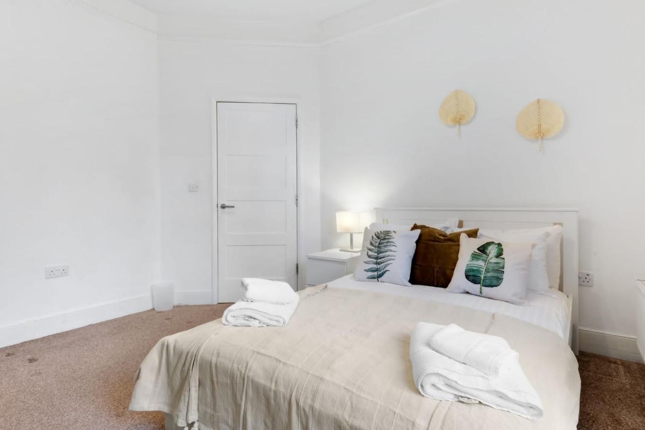 Apartament Chic 1Br House In Hounslow - 12 Mins From Heathrow Airport Feltham Zewnętrze zdjęcie