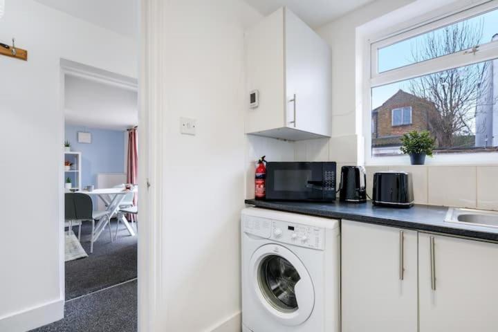 Apartament Chic 1Br House In Hounslow - 12 Mins From Heathrow Airport Feltham Zewnętrze zdjęcie