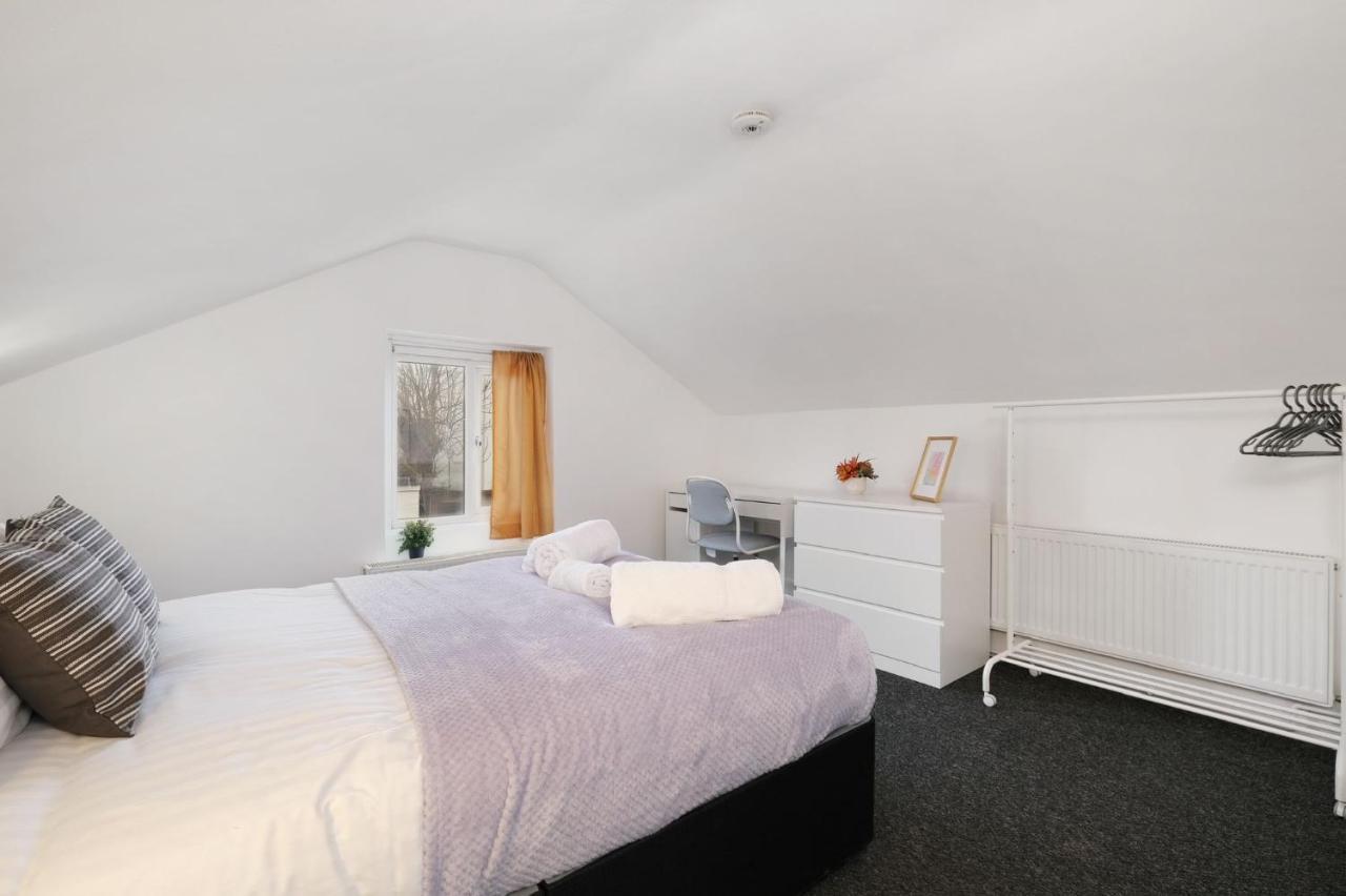Apartament Chic 1Br House In Hounslow - 12 Mins From Heathrow Airport Feltham Zewnętrze zdjęcie