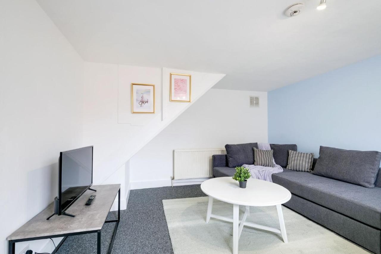 Apartament Chic 1Br House In Hounslow - 12 Mins From Heathrow Airport Feltham Zewnętrze zdjęcie