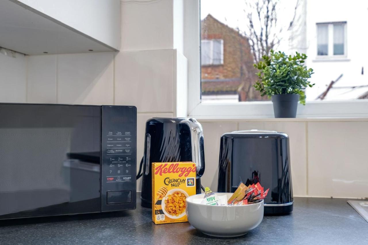 Apartament Chic 1Br House In Hounslow - 12 Mins From Heathrow Airport Feltham Zewnętrze zdjęcie
