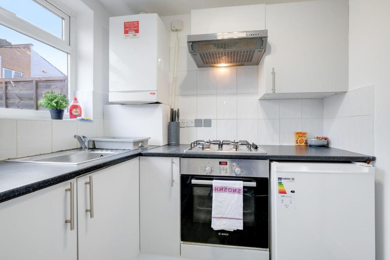 Apartament Chic 1Br House In Hounslow - 12 Mins From Heathrow Airport Feltham Zewnętrze zdjęcie